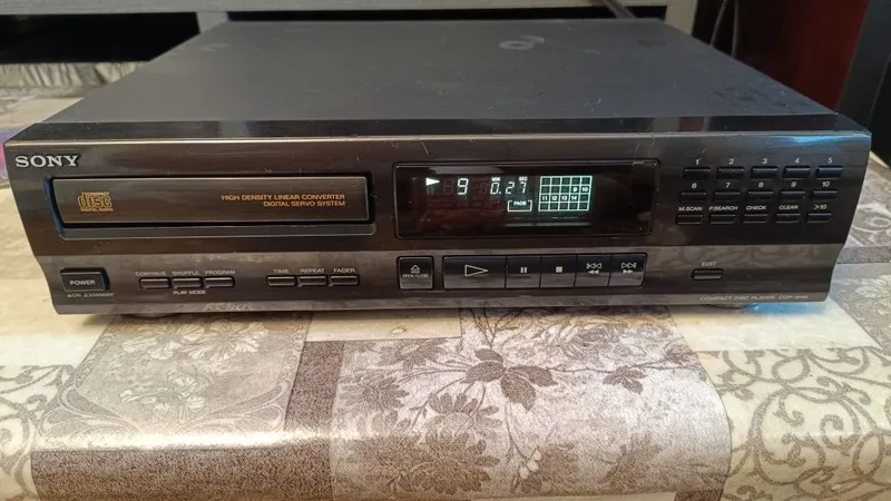 Sony CDP -M46 проигрыватель — фото 1