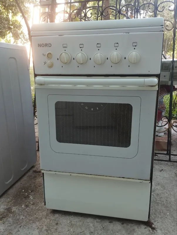 Продам газовую плиту 1 Продам газовую плиту 1