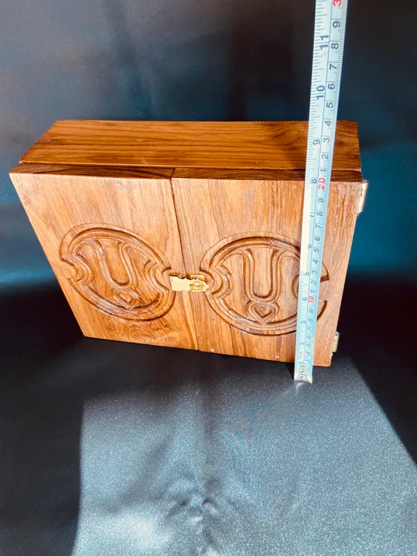 Tik yog‘ochidan yasalgan altar. 6 Tik yog‘ochidan yasalgan altar. 6