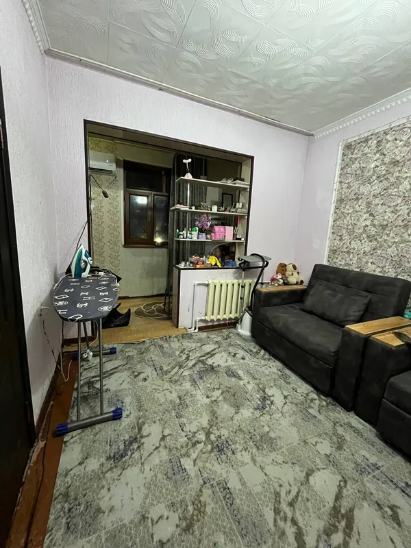 1/4/4 Aviatorlar-2, Kadysheva bozori yonida, 1,5*6 balkonli sotiladi 1