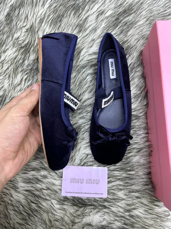 MIU MIU lux trend madel keldi qizlar baletkasi — фото 1