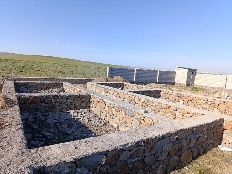 4 сотиклик участка сотилади курилиши тугалланмаган — фото 1