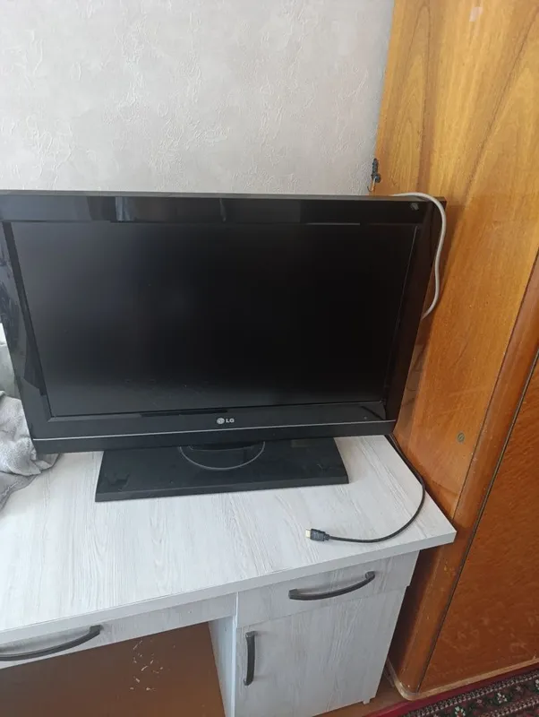 Продаеться телевизор lg 32