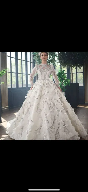 Kelin koʻylaklar sotmoqchiman shoshilinch Kelin koʻylaklar sotmoqchiman shoshilinch