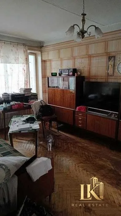 Продаётся просторная 4-комнатная квартира с двумя балконами, без ремонта, рядом с метро Минор 1