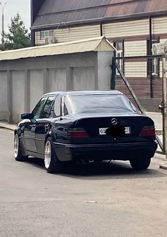 Mercedes-Benz W124 E320 «Волчок» — фото 2