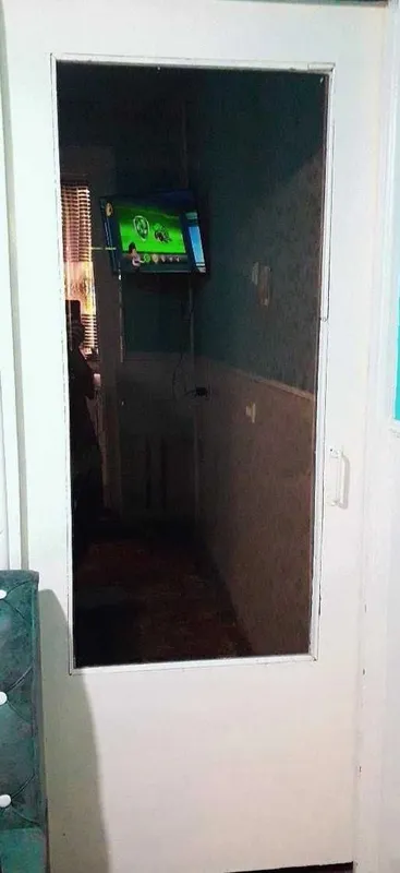 Oynali eshik sotiladi