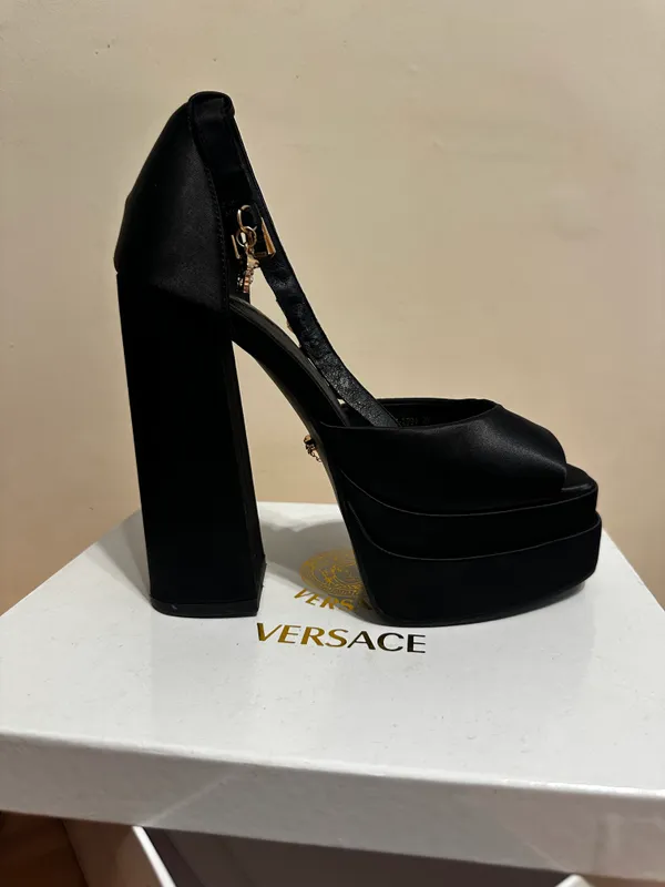Туфли на высоком каблуке VERSACE черные — фото 1