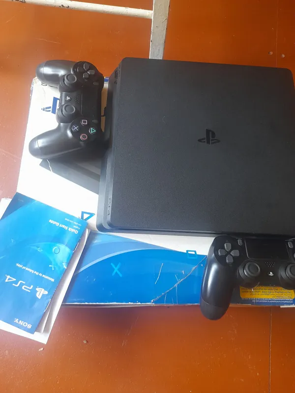 PlayStation 4 Slim 3 PlayStation 4 Slim 3