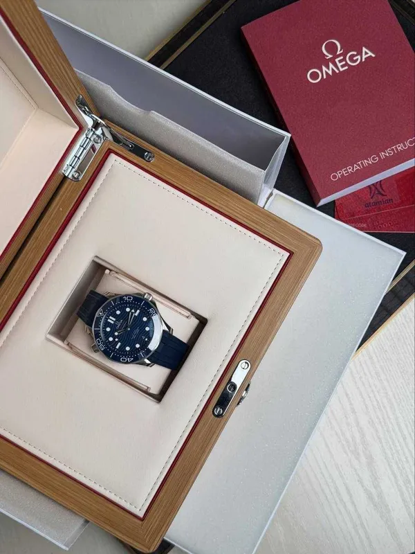 NEW Omega Seamaster Diver 300M Master Co-Axial 42 кауч син — фото 4