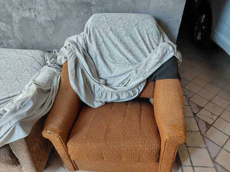 Servant, divan va kreslo sotiladi 3