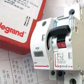 Щиты Plexo IP 65 Legrand, Автоматические выключатели и доп контакты. — фото 2