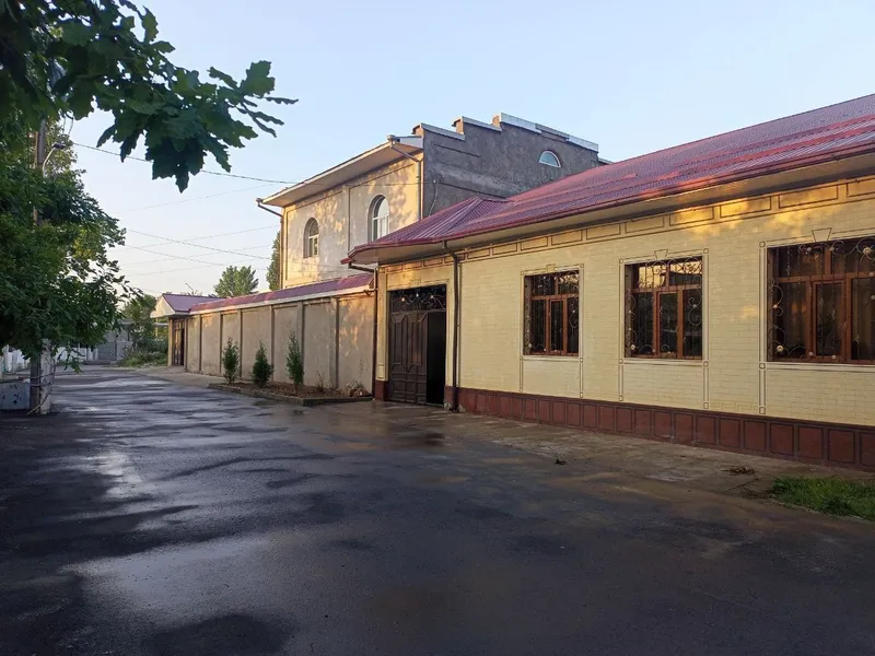 Арзон Уй Ховли сотилади. 4 сот 5 хона.Куйлук бозор 1