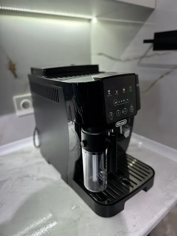 Кофе машинка DeLonghi автоматическая