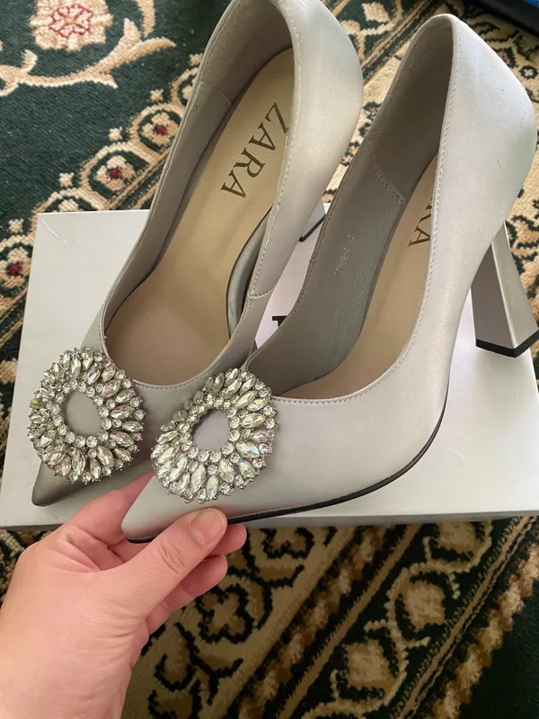 Zara oyoq kiymi 2 marta kiyilgan 37 razmer 1 Zara oyoq kiymi 2 marta kiyilgan 37 razmer 1
