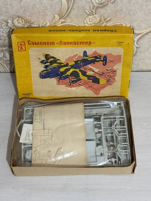 Винтажная сборная модель «Lancaster» СССР, 1:72 — фото 6