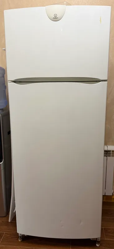 Холодильник Indesit 1