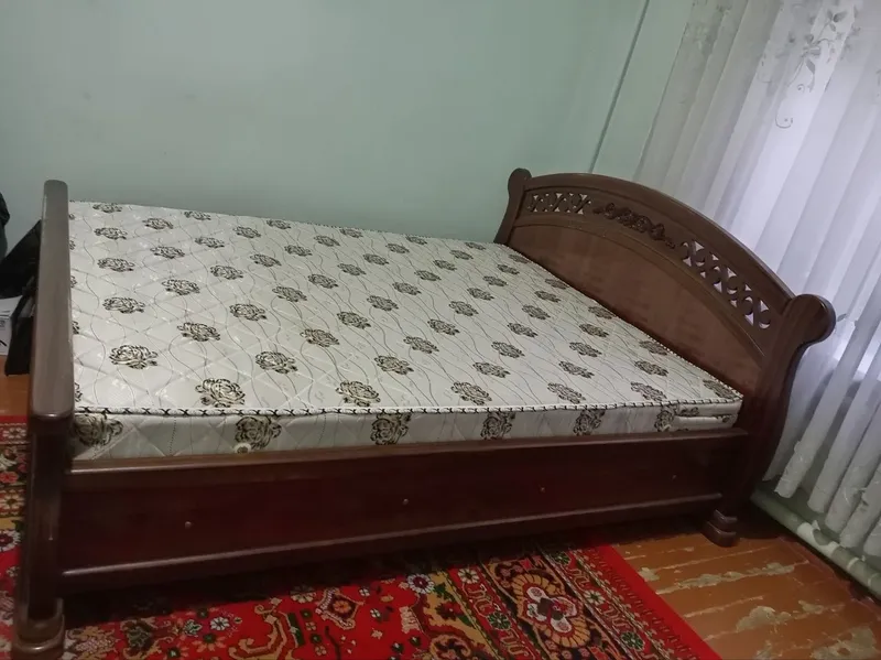 Yangi karavat sotiladi