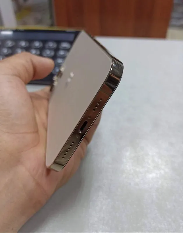 Iphone 12 pro max gold rangi sotiladi 2
