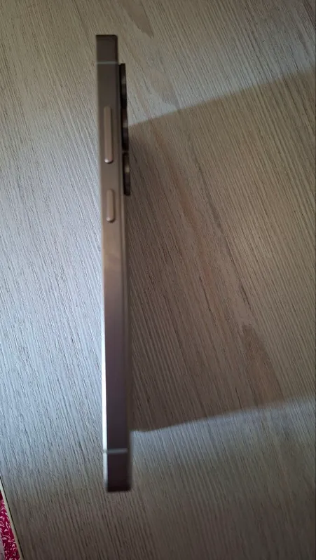 samsung s 25 ultra ekran shishasi biroz tilingan — фото 2