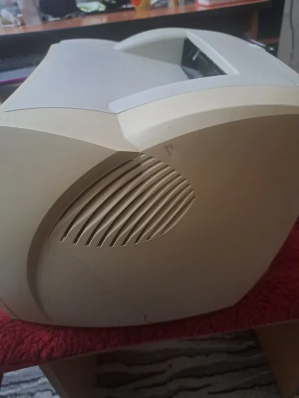 Продаётся принтер hp LaserJet 1000 series 2
