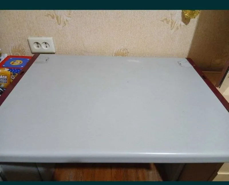 Продам стол железный компьютерный 1