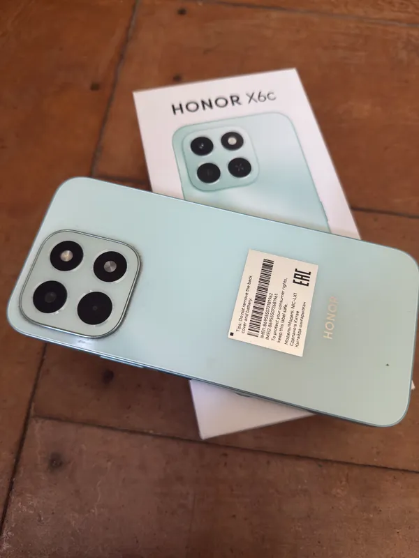 Продаётся телефон Honor x6C, есть коробка и документы 1