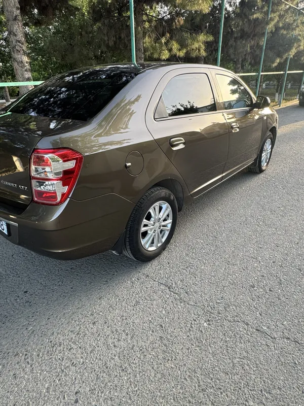 Chevrolet Cobalt — фото 1