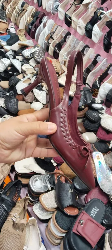 1 marta kiyilgan yangi hali. poshnasi yurishga q.