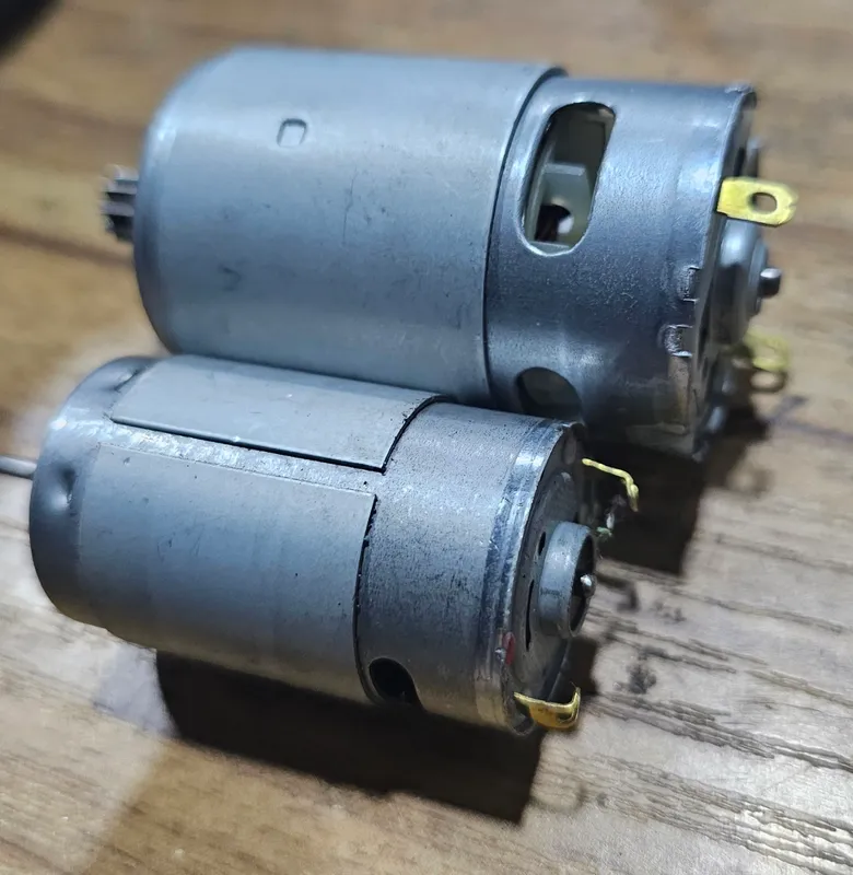 Двигатель на 12v DC (+-) 4 Двигатель на 12v DC (+-) 4