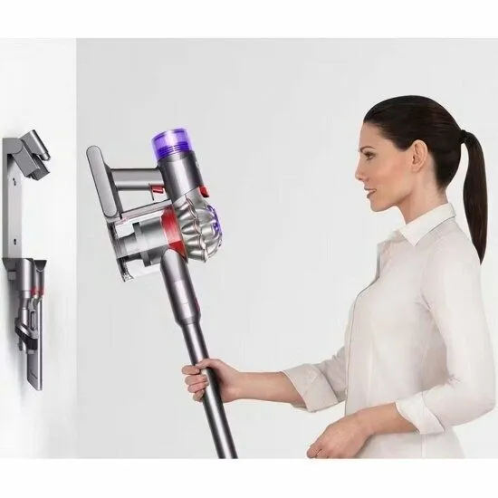 Пылесос Dyson V8 Advanced silver nickel 4 Пылесос Dyson V8 Advanced silver nickel 4
