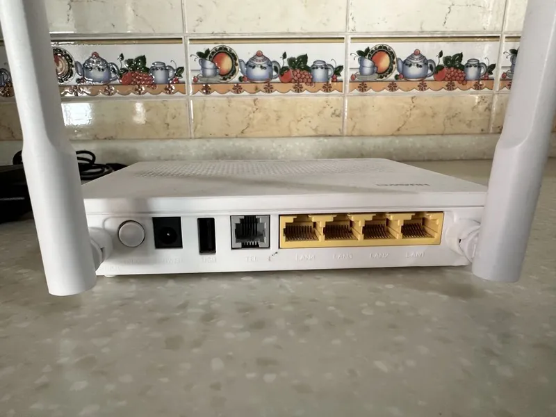Huawei EchoLife HG8546M GPON роутер wifi — фото 1