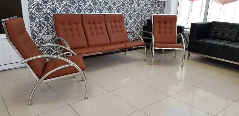 Ofis yoki dam olish zonasi uchun nafis charm divan (zanglamaydigan po‘latdan) 1 Ofis yoki dam olish zonasi uchun nafis charm divan (zanglamaydigan po‘latdan) 1