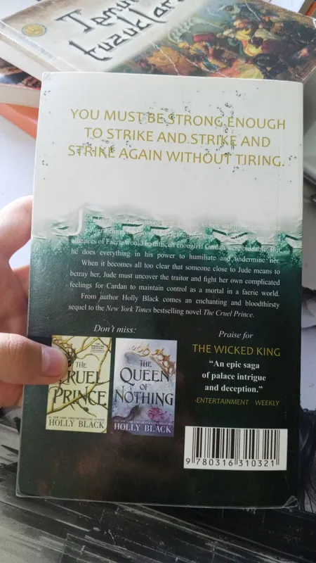 Английская книга The Wicked King. English book 2