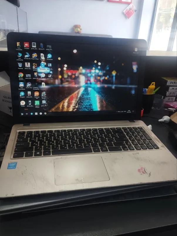 Asus noutbuk sotiladi