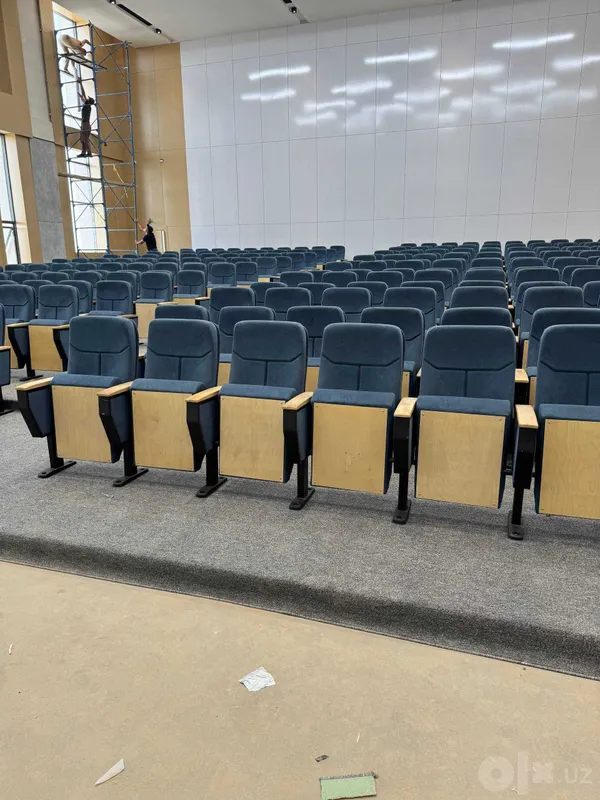 Katta majlislar zallari uchun teatr kreslolari 3 Katta majlislar zallari uchun teatr kreslolari 3