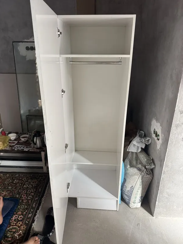 Продаётся шкаф с вешалкой 2 Продаётся шкаф с вешалкой 2