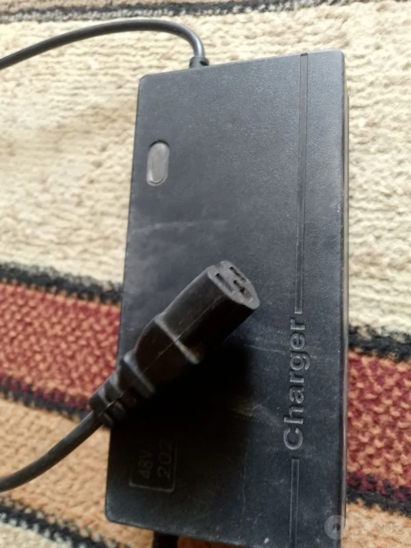 Skuter uchun zaryadlovchi kabel 1 Skuter uchun zaryadlovchi kabel 1