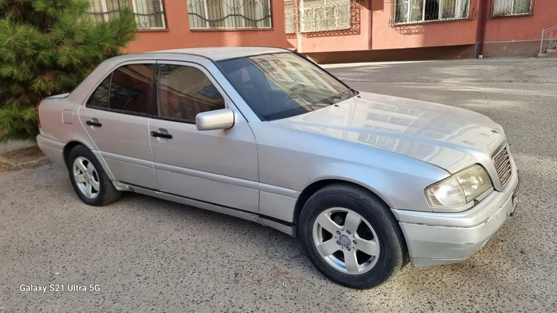 Мерседес 202 с .