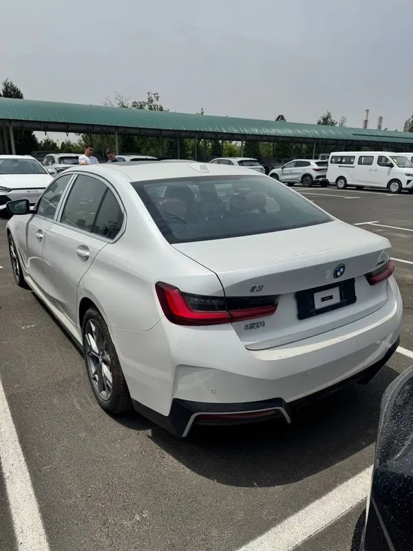 BMW I3 35L 2025 yil nomer olingan natarus — фото 1