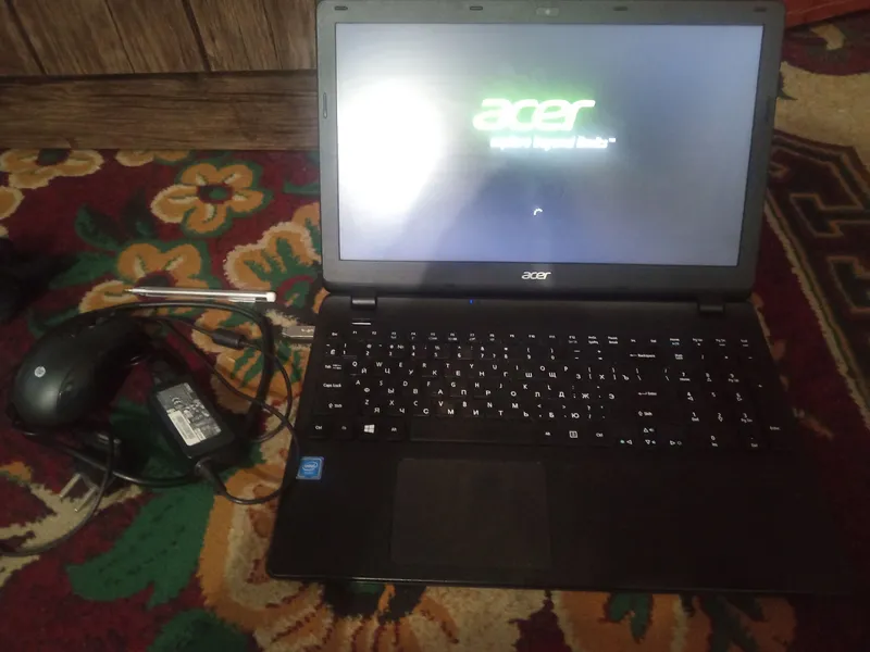 Acer noutbuk | Holati yaxshi | Zaryadka + 1