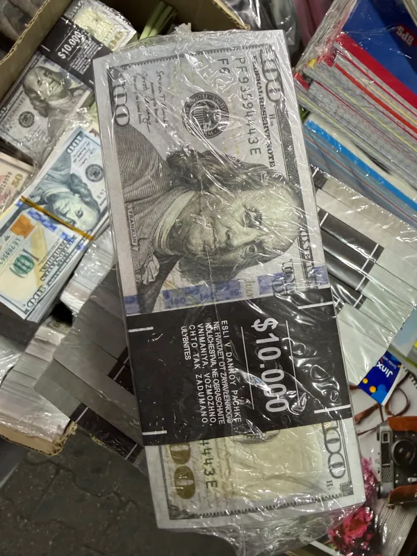 Bayramlar va kino uchun dollar kupyuralari 4 Bayramlar va kino uchun dollar kupyuralari 4