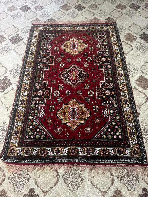 Albaniskiy yahshi gilam, palak 1 Albaniskiy yahshi gilam, palak 1