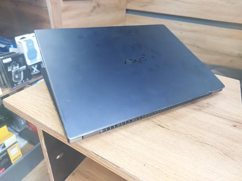 Asus ExpertBook 1