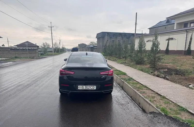 Hongqi H5 sotiladi 3 Hongqi H5 sotiladi 3