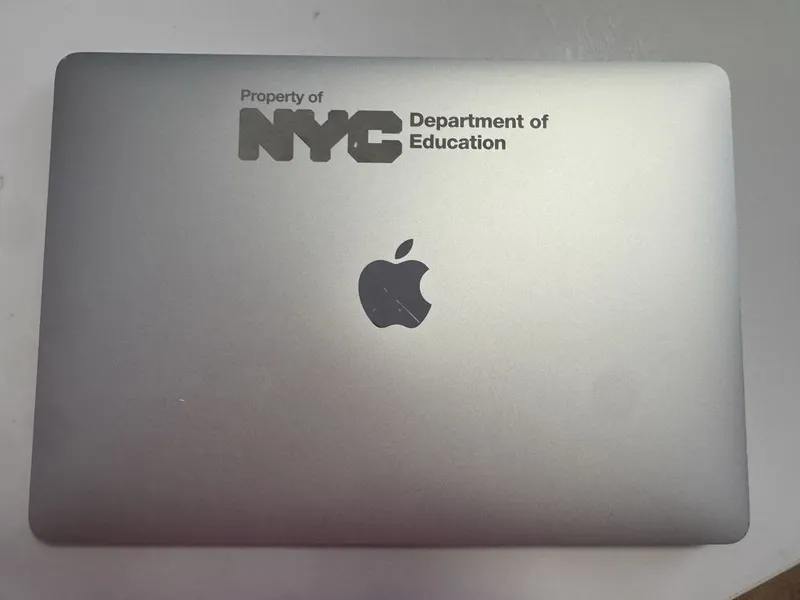 Macbook Air M1 8/256 MDM 4 Macbook Air M1 8/256 MDM 4