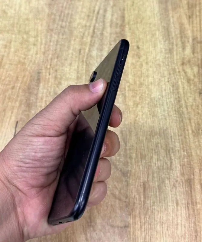 IPhone Xr LL/A America 2 IPhone Xr LL/A America 2