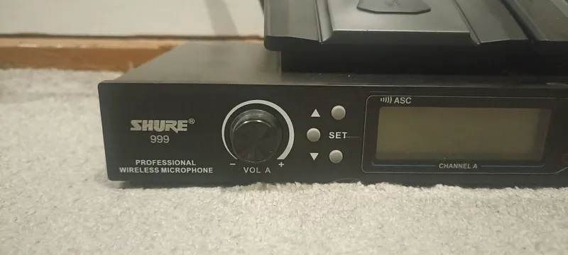 UHF 8-каналный и SHURE 999 2-каналные конференц микрофоны 2 UHF 8-каналный и SHURE 999 2-каналные конференц микрофоны 2