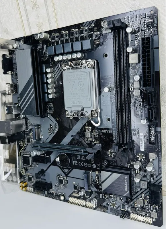 Gigabyte B760M D2HX SI DDR5 LGA1700 3 Gigabyte B760M D2HX SI DDR5 LGA1700 3