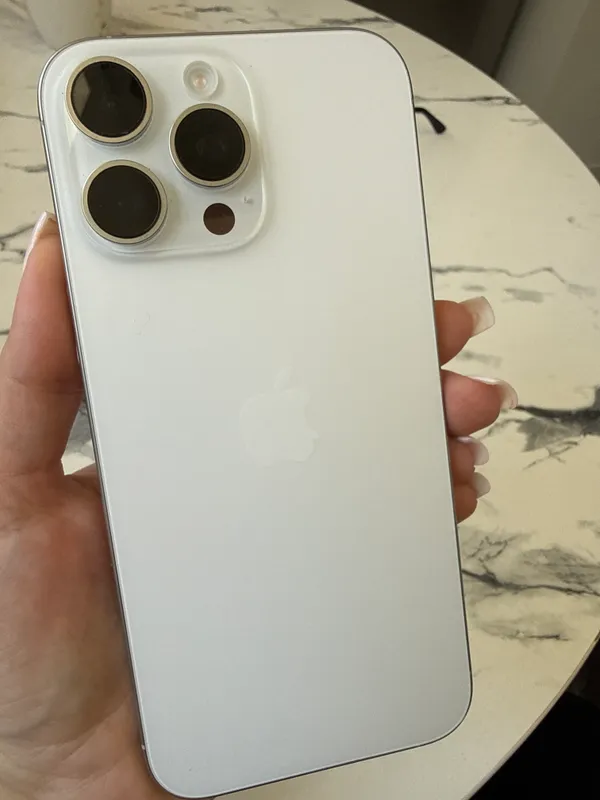 Продам Iphone 16 pro max 1
